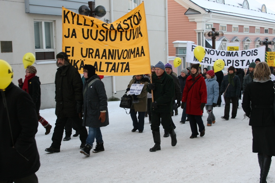 Ydinvoiman vastainen mielenosoitus Oulussa 2009.