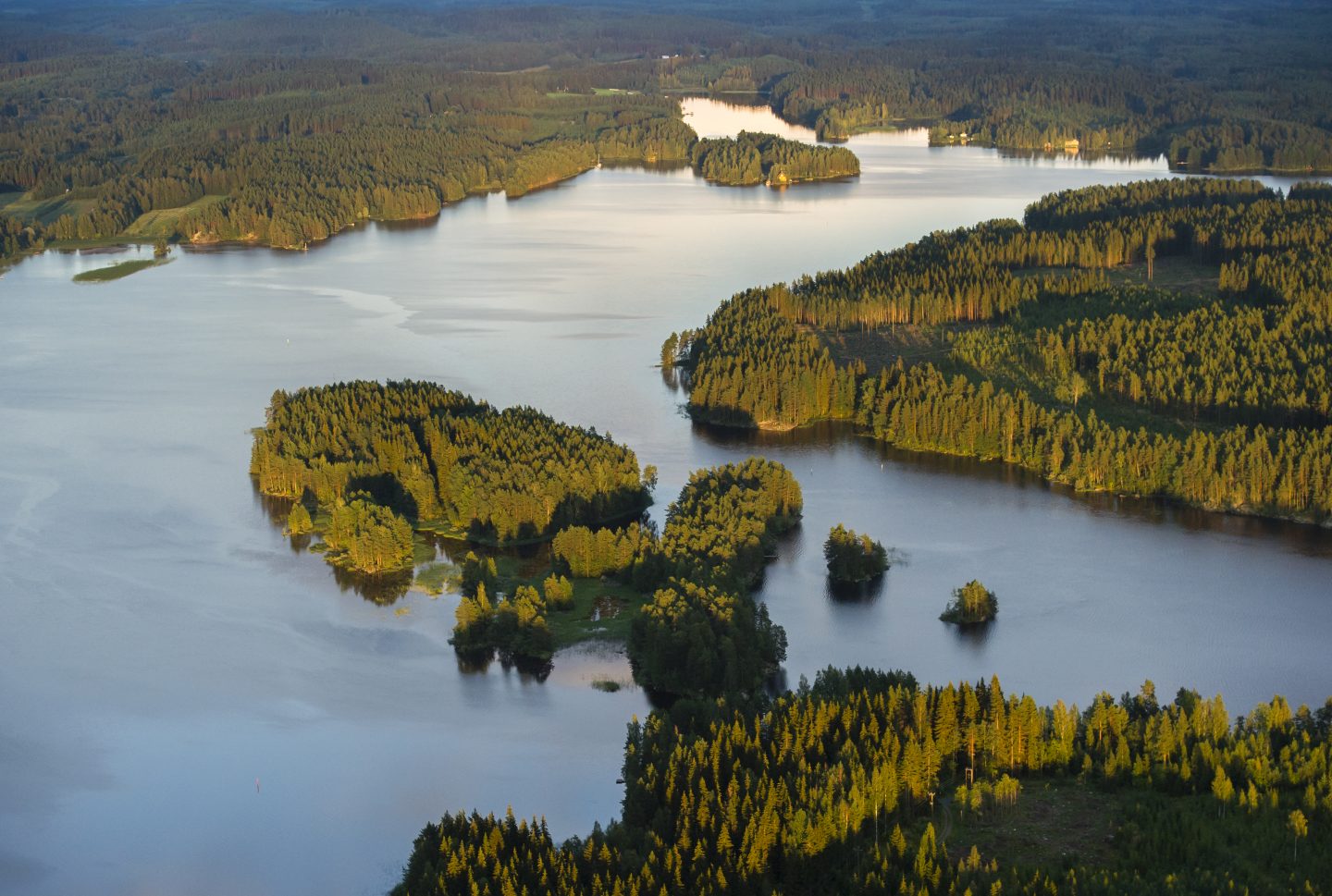 Savolaista järvimaisemaa ylhäältä kuvattuna. Kuva: Juha Määttä/Vastavalo