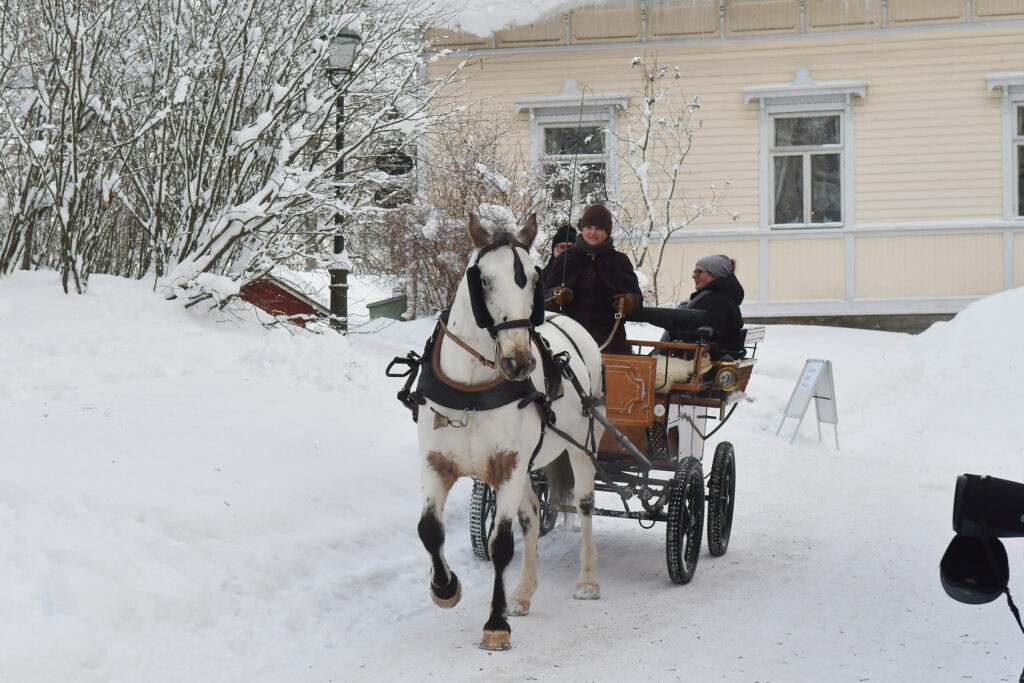 Hevoskärryt Kirkonkylän joulu -tapahtumassa. Kuva: Kimmo Jääskeläinen