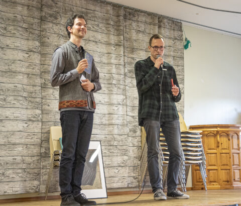 Pekka Kytömäki ja Niklas Salmi esittävät luontoaiheista runoutta dialogina.