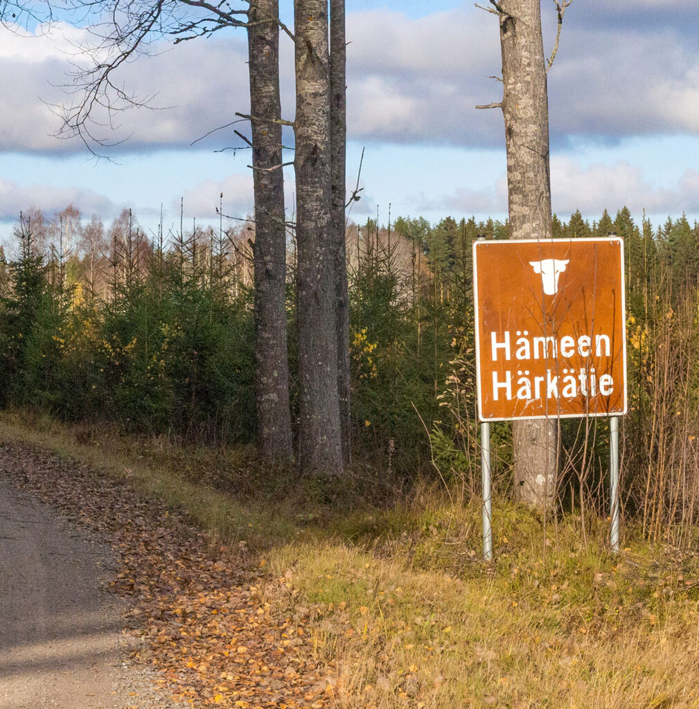 Härkätie, maantie ja kyltti