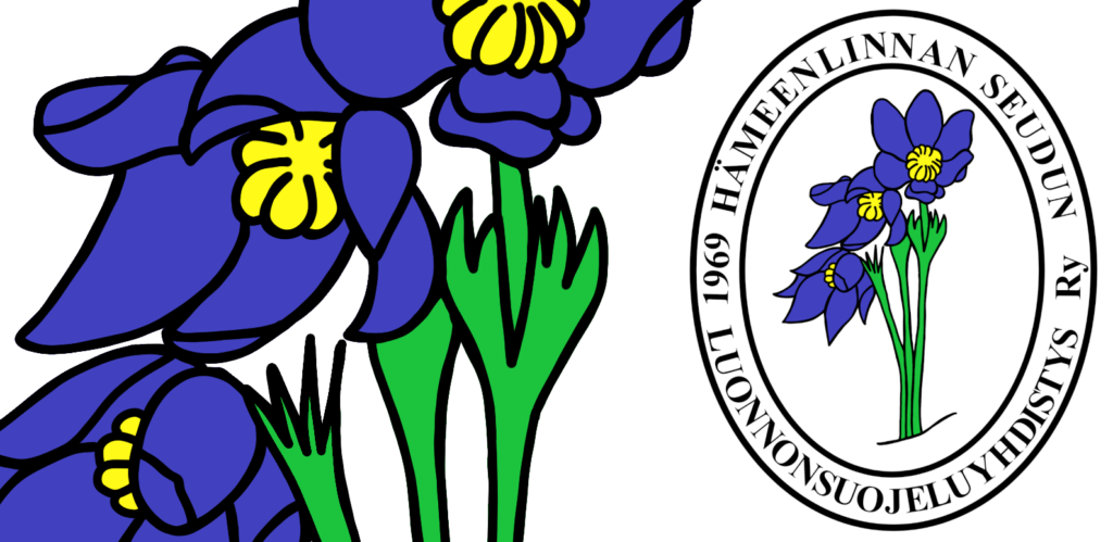 Kuvassa H&auml;meenlinnan Seudun Luonnonsuojeluyhdistys ry:n logo, jossa kolme kylm&auml;nkukkaa, jotka ovat soikean ympyr&auml;n keskell&auml; jossa yhdistyksen nimi ja perustusvuosi 1969.