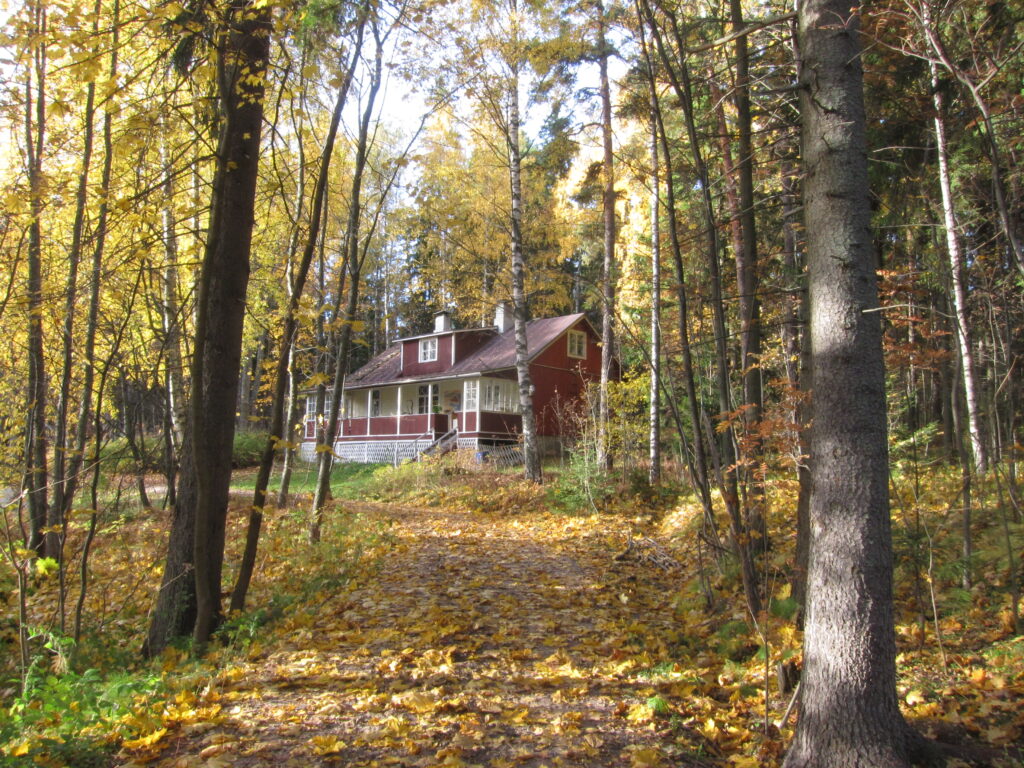 Talosaaren Torppa ruskassa 12.10.2013 by Mirja Reijonen