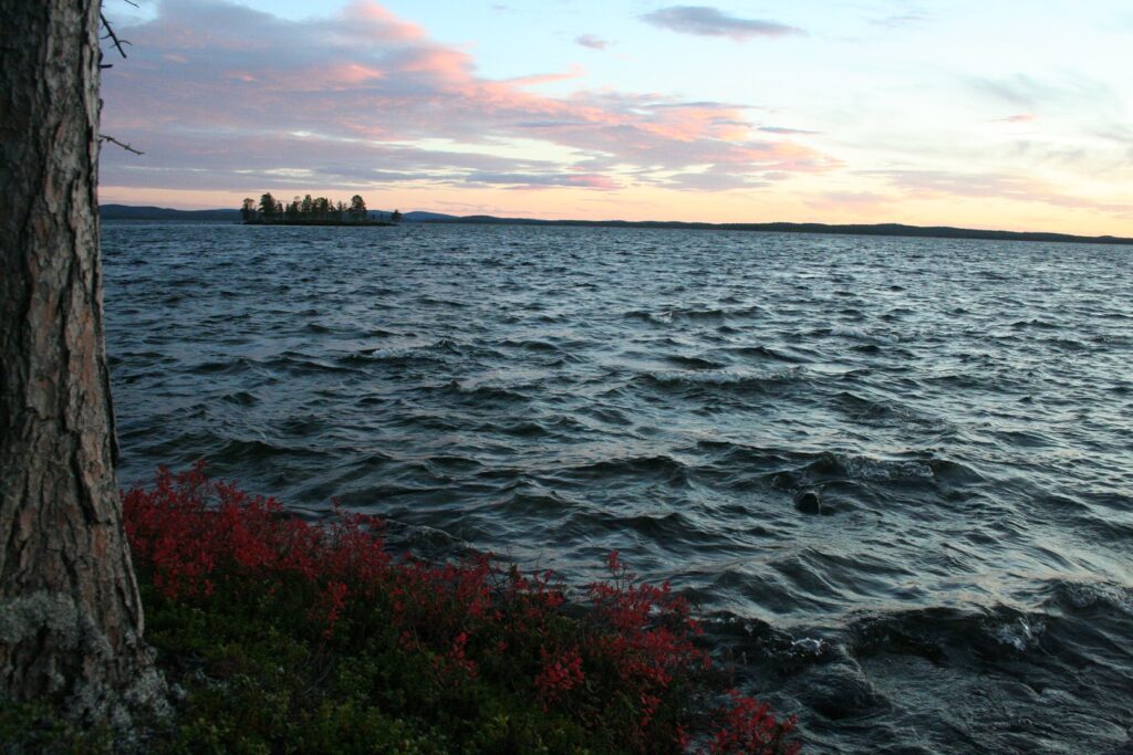 Myöhäissyksy. Inarijärvi.