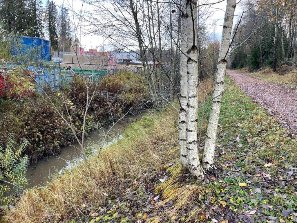 Nissinoja Kumitehtaanpolun varressa