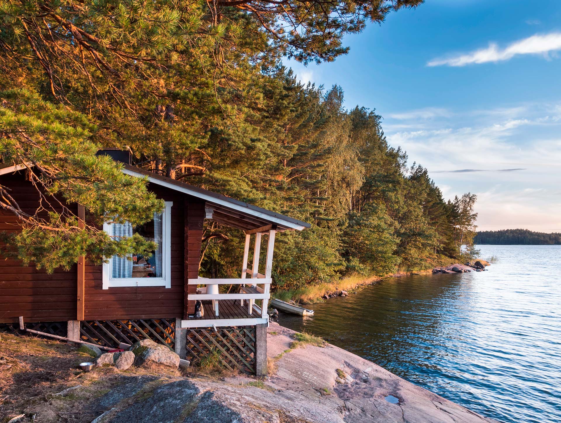 mökki rannalla