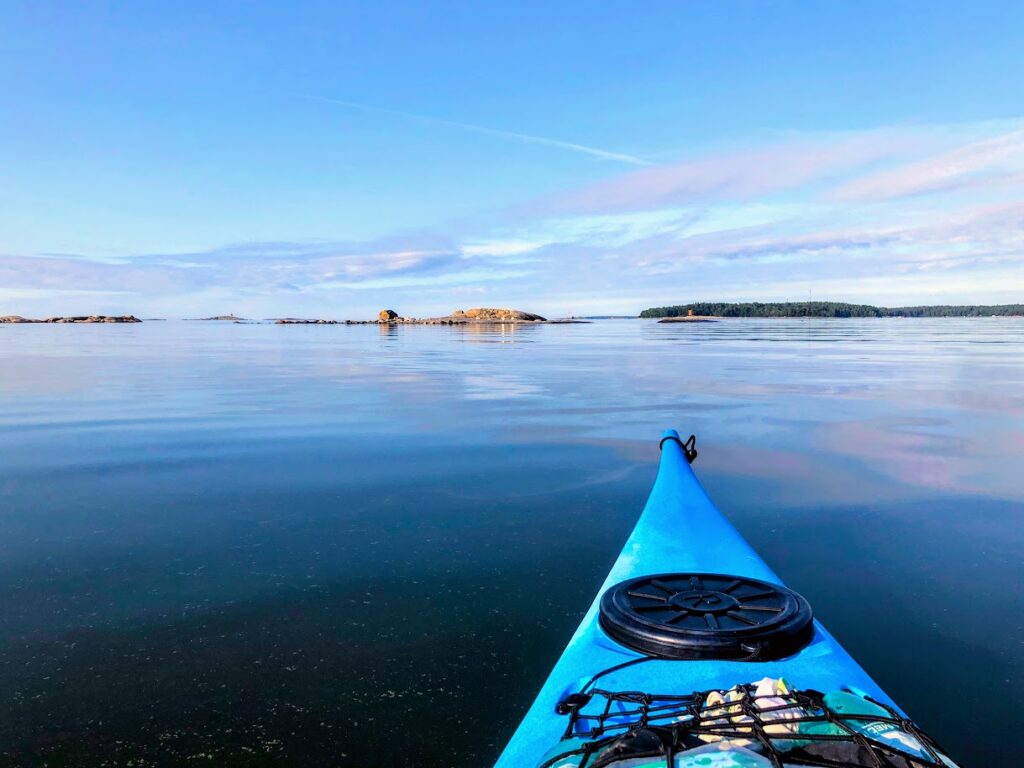 kajakki merellä