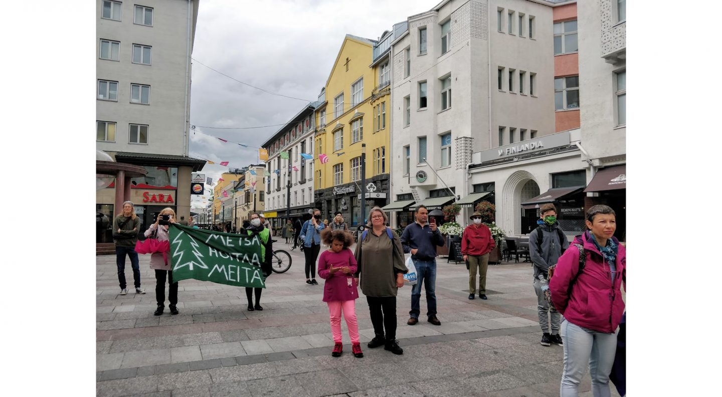 Suomen luonnon puolesta mielenosoitus Rotuaarilla 2020.