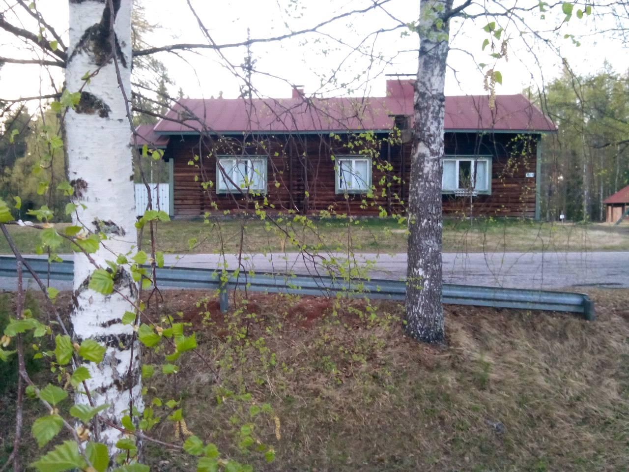 Näkymä joelta Loppulan vanhalle metsänvartijatalolle