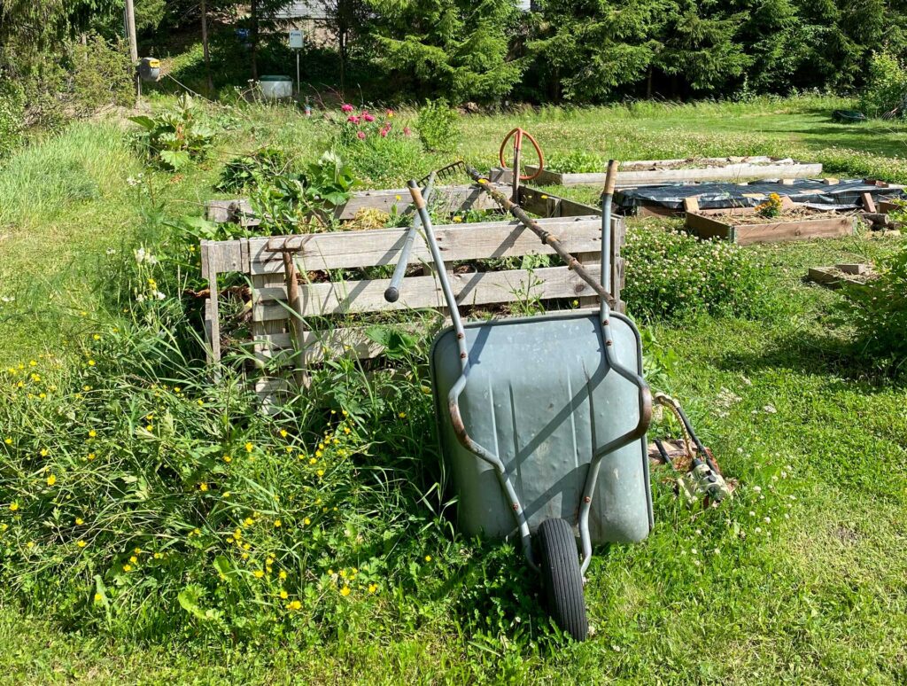 Komposti ja kottikärryt