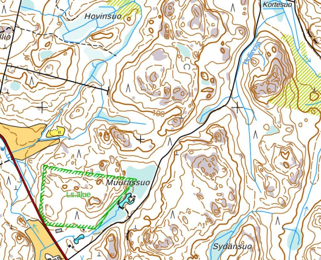Maastokarttakuvassa näkyy miten kaava-alue rajoittuu lounaassa suoraan yksityismaan luonnonsuojelualueeseen.