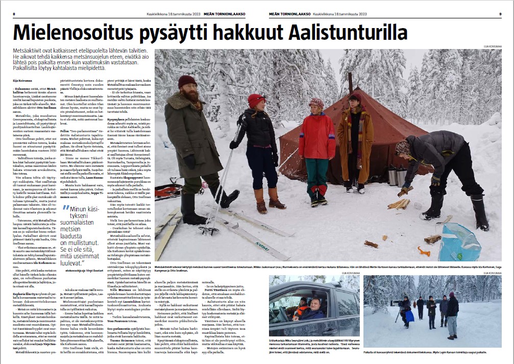 Meän Tornionlaakso-lehden aukeama, otsikko "Mielenosoitus pysäytti hakkuut Aalistunturilla". Kuvassa ihmisiä seisoskelee teltan edustalla talvisessa metsässä. Maassa on suksia.