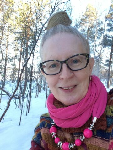 Kasvokuva Maire Puikosta ulkona talvella
